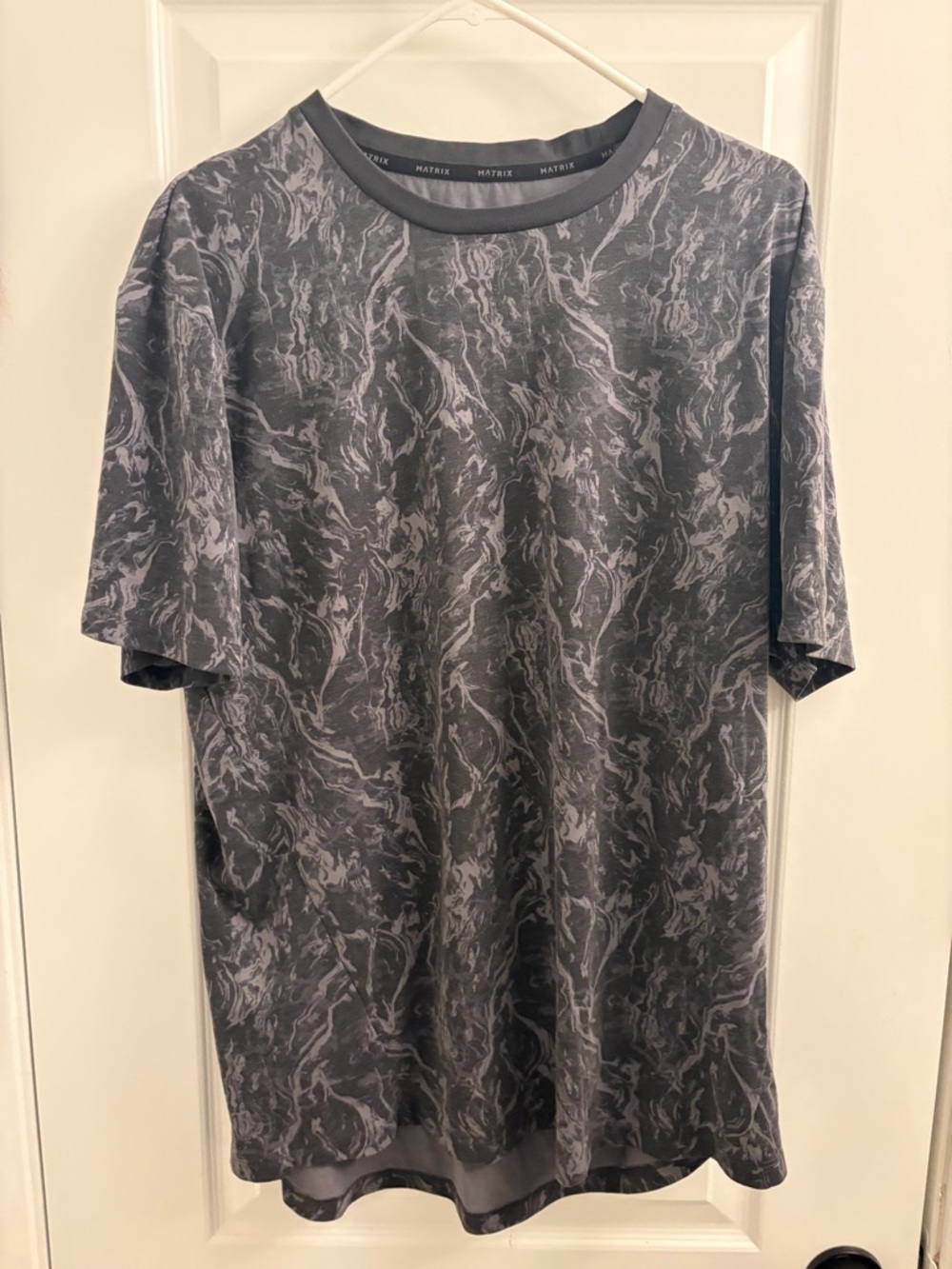 Matix Marble-Pattern Short Sleeve Crew Tee in Gray and Light Gray